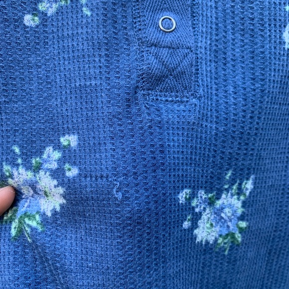 Aerie Henley Top in XS - Picture 4 of 5